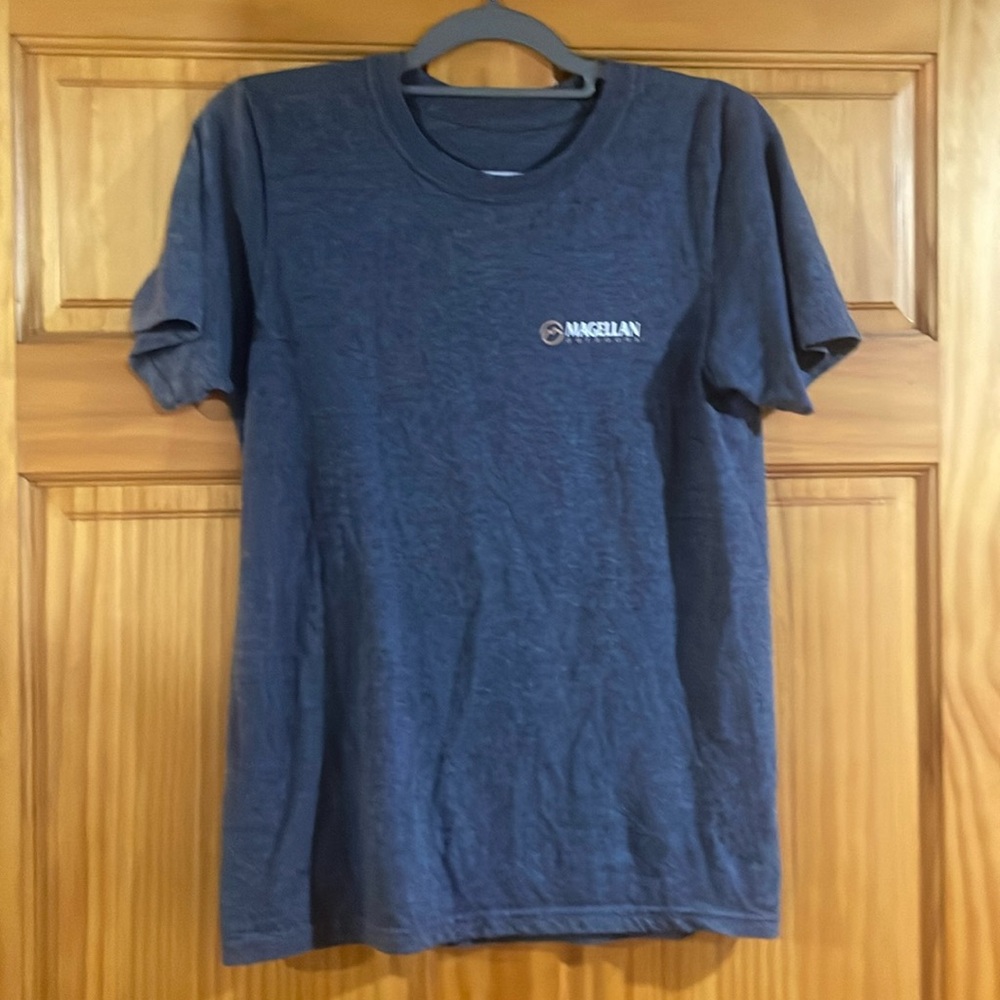 Magellan Outdoors men’s small t shirt.